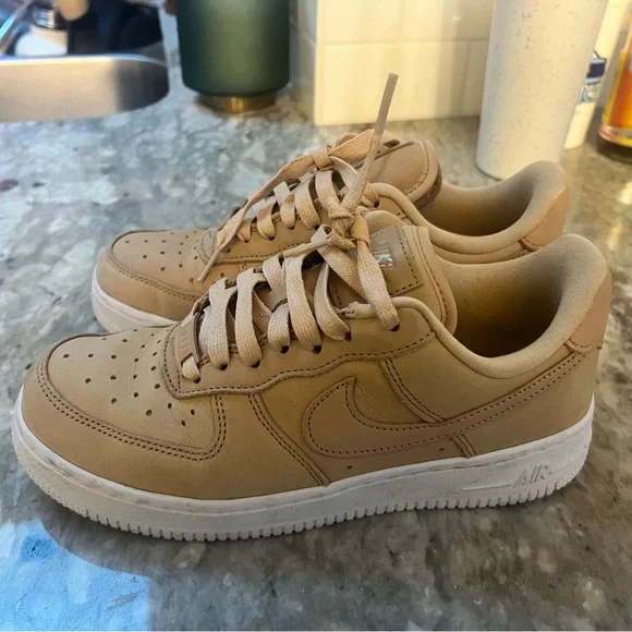 Nike Women’s Vachetta Tan Air Force 1 Sneakers with White Sole - Picture 6 of 8